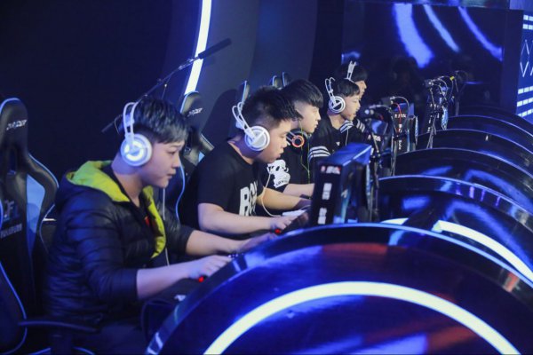 鹈鹕则需在 鹈鹕则需在