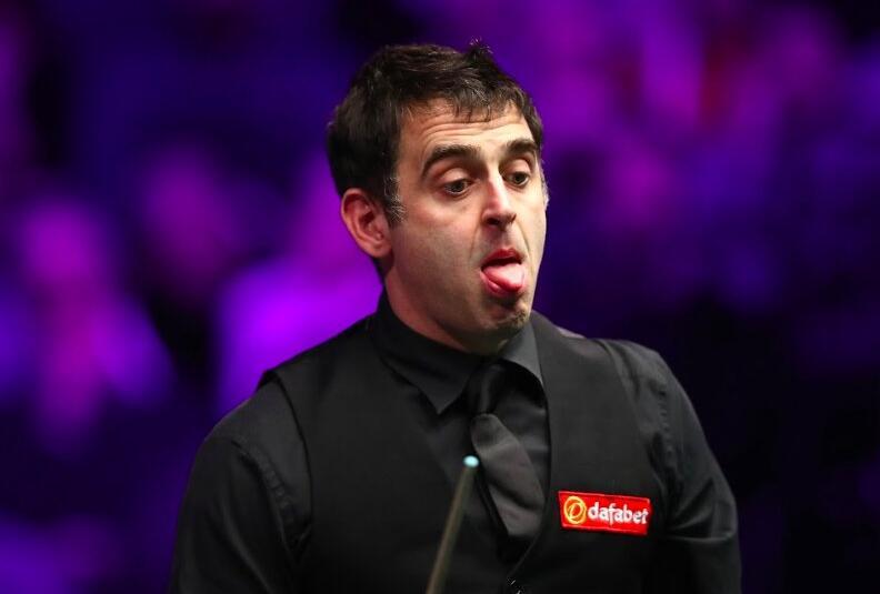 半身侧影 半身侧影